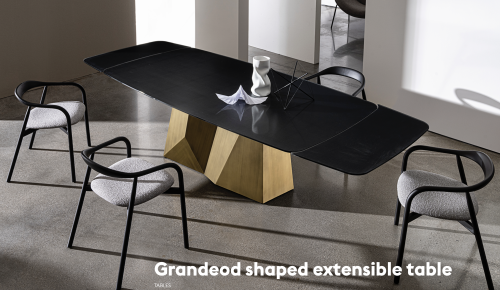 Grandeod shaped extensible table