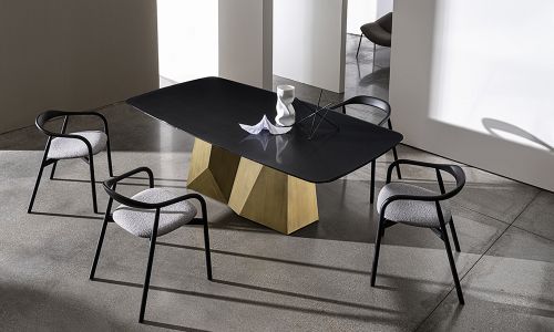 Grandeod shaped extensible table