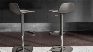 Bonnie stool