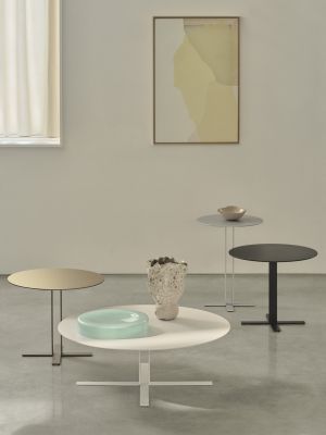 Più - low table by Saba 